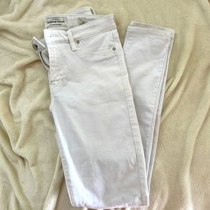 White skinny jeans